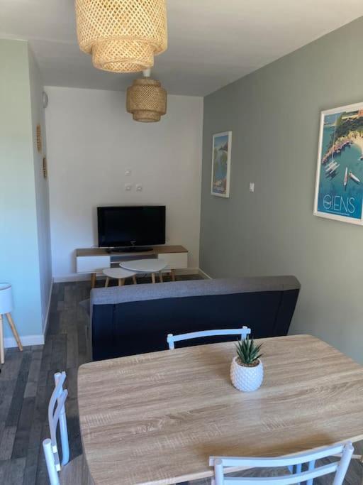 Apartment : T2 Au Port St Pierre Hyeres